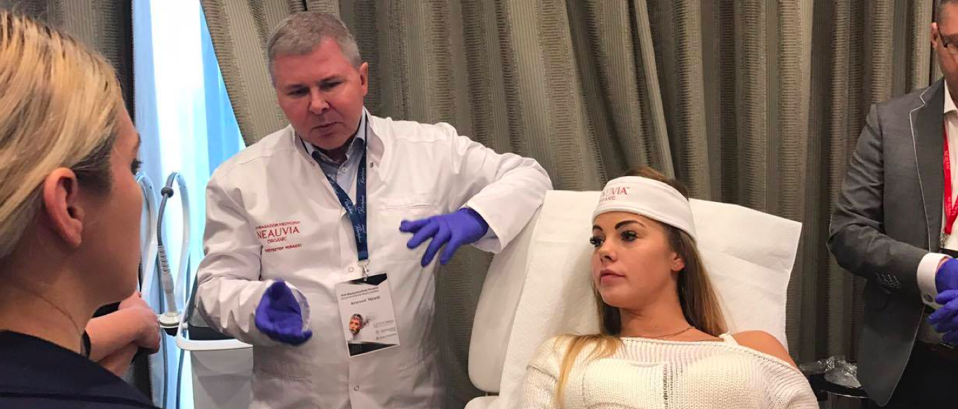 doktor Krzysztof Miracki podczas workshopu z nowoczesnych technik wolumetrycznych