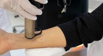Czy można usunąć blizny po samookaleczeniu? Eksperci z warszawskiej kliniki radzą